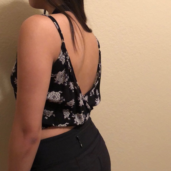 Black floral crop top - Picture 2 of 3